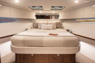 Riviera 645 SUV Series II motor yacht guest cabin with double bed 
