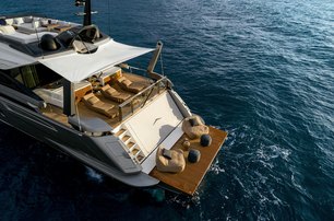 Azimut-S-range-aft-deck