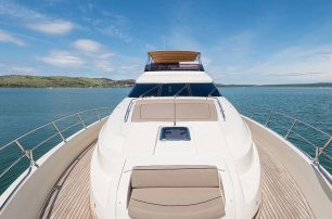 Dominator yacht Fradi foredeck sun pads 