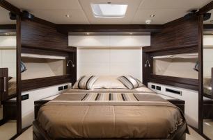Dominator yacht Fradi guest cabin with double bed 