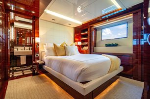 Benetti superyacht Allora guest cabin with double bed 