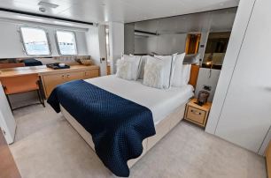 Sanlorenzo motor yacht Gatsby guest cabin with double bed 
