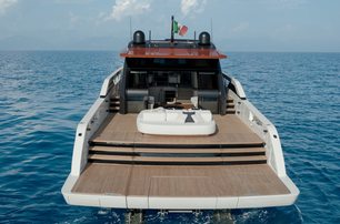 Sanlorenzo-SP-range-aft-deck