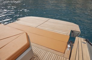 EVO Yachts R4+  aft deck