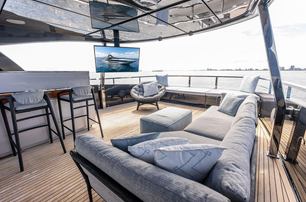 Riva motor yacht Euro sundeck with bar 