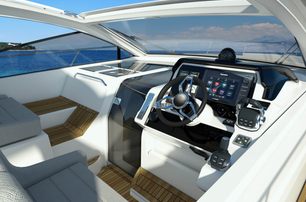 Sealine S390 helm position