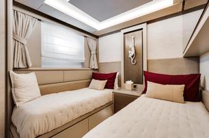 Azimut motor yacht Serendipity guest cabin with twin beds 