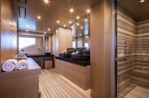 Benetti Classic Supreme 132' yacht Alegre master en suite with glass shower 