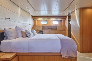 Sanlorenzo yacht Oasis guest cabin with double bed 