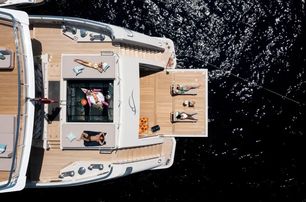 Sanlorenzo superyacht Lemon Tree beach club and swim platform 