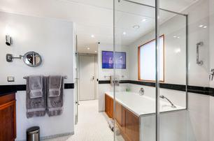 Nurja master cabin en suite with glass shower