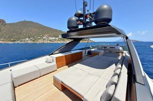 Sanlorenzo motor yacht Slam sundeck with sun pads 