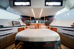 Galeon 520 Fly yacht guest cabin with double bed 
