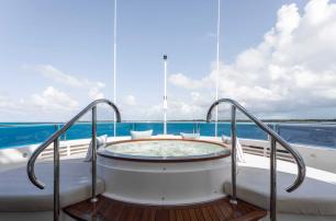 Sunseeker motor yacht Captain Morgan III sundeck jacuzzi  