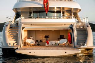 Motor yacht G3 beach club gym