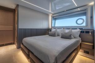 Sunseeker yacht Aurelius guest cabin with twin beds 