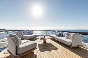 Azimut motor yacht Marybelle sundeck lounge 