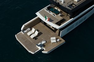 Bluegame BGX83 yacht beach club with side platform 