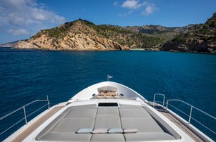 Sanlorenzo motor yacht Seven foredeck with sun pads 