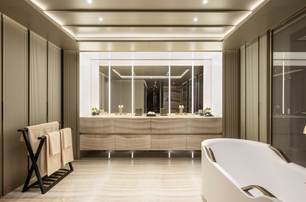 Admiral yacht No Rush ensuite with bath 