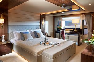 Sunseeker 131 Yacht owner cabin