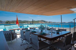 Sanlorenzo motor yacht Kia Ora flybridge dining area 