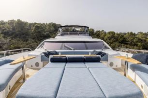 Sunseeker motor yacht Exit foredeck with sun pads 