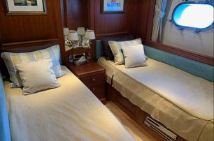 Superyacht Dream On II twin cabin with small window  