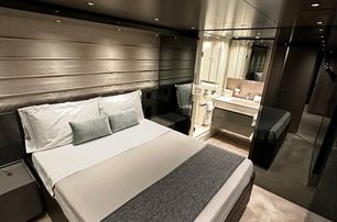 Sanlorenzo motor yacht Saam II guest cabin with ensuite 