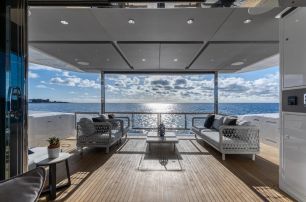Sunseeker yacht Aurelius aft deck lounge 