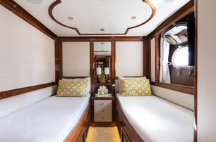 Benetti superyacht DXB guest cabin with twin beds 