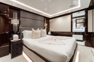 Sunseeker motor yacht Captain Morgan III guest cabin with double bed 