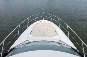 Regal-42-FXO-foredeck