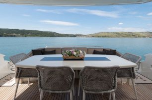 Dominator yacht Fradi aft deck dining area 
