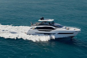 Ferretti-Flybridge-range-800-running