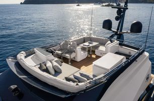 Azimut-S-range-flybridge