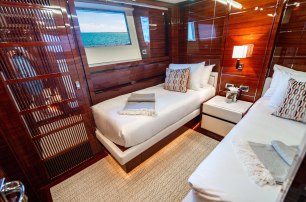 Benetti superyacht Allora guest cabin with twin beds 