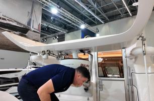 Elling E4 wheelhouse roof and manual radar arch mechanism