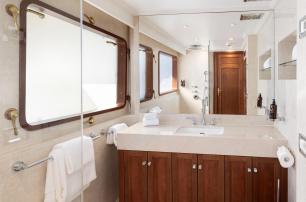 Feadship superyacht Panache en suite with large window 