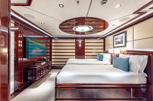 Feadship superyacht Rock.It guest cabin with twin beds 