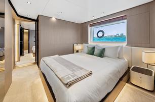  Azimut motor yacht Mastermind guest cabin with double bed 