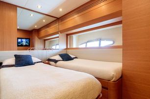 Pershing motor yacht For Ever guest cabin with twin beds 