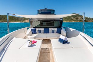 Sanlorenzo yacht Belle De Nuit foredeck with sun pads 