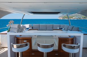 Sanlorenzo motor yacht Kia Ora sundeck bar 