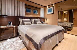 Tankoa superyacht Vertige guest cabin with double bed 