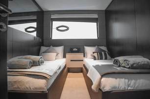 Pershing motor yacht Byeee... guest cabin with twin beds 