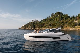Azimut-Atlantis-range-lifestyle-at-anchor