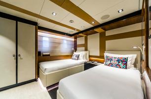 Heesen superyacht Fan Too guest cabin with twin beds 