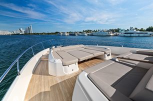 beso foredeck with sunpads