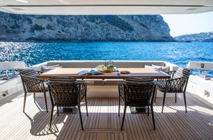 Sanlorenzo motor yacht Seven aft deck dining area 